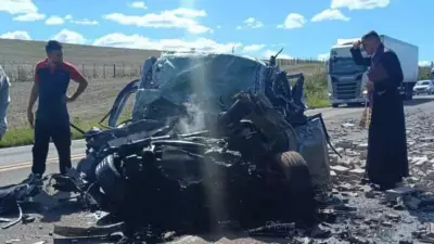 Padre ministra extrema unção a mãe e filho mortos em acidente grave na BR-386, no RS