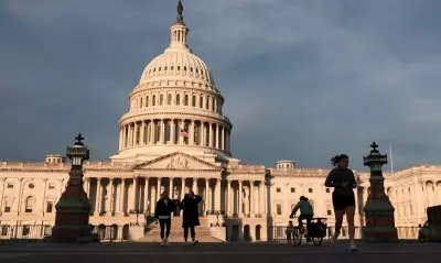 Prazo da guerra de Trump contra o Irã termina em 1º de maio; Congresso debate extensão