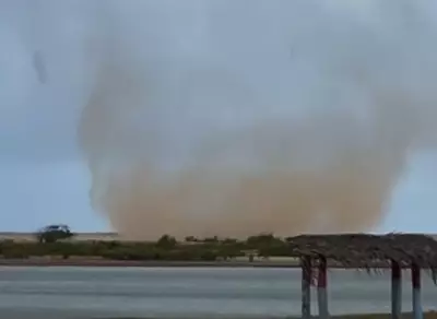 Redemoinho impressionante é registrado em Pacatuba por moradores assustados