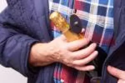 Sindicato britânico proíbe seguranças de lojas de interferir em furtos