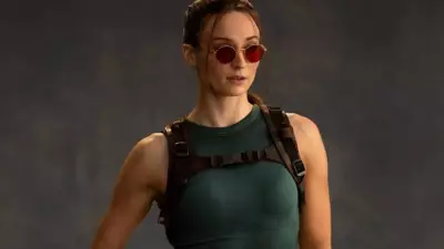 Sophie Turner é criticada por equipe de Tomb Raider após ser vista em bar durante licença médica