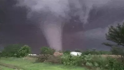 Tornado atinge norte de Oklahoma e deixa pelo menos 10 feridos
