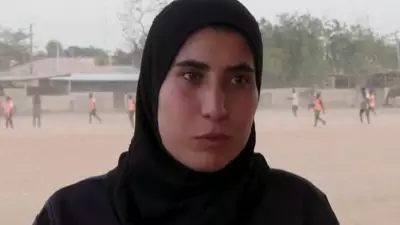 Treinadora nigeriana quebra barreiras no futebol masculino com projeto social