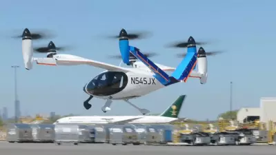 Táxi aéreo elétrico eVTOL faz voo inédito entre aeroporto e cidade em NY