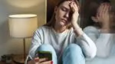 Uso excessivo de celular causa problemas físicos e mentais crescentes na população