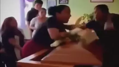 Velório no México vira palco de discussão entre amantes do falecido; vídeo viraliza