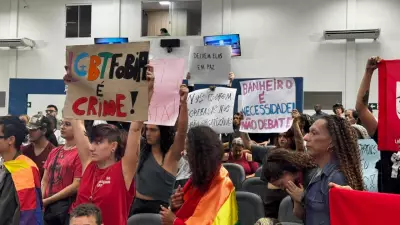Vereador se exalta em protesto contra lei que restringe banheiros trans em Campo Grande