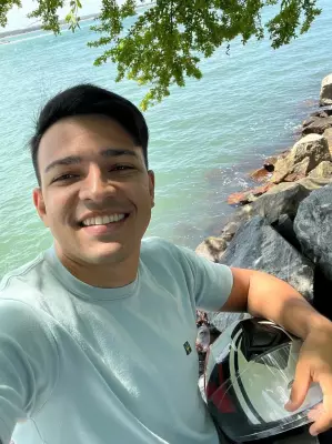 Vidraceiro de 26 anos morto por motorista de ônibus em João Pessoa é enterrado