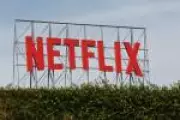 Ações da Netflix despencam após previsão fraca e saída histórica de cofundador