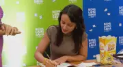 Aline Bei fala sobre escrita sem rótulos e personagens femininas na Bienal do Livro Bahia