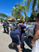 Aluna com deficiência intelectual comemora 20 anos com passeio em viatura da Ronda Escolar em Arraial do Cabo