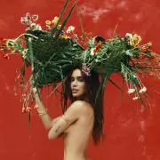 Anitta lança 'Equilibrivm' com espiritualidade, mas perde força em faixas internacionais