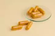 Anvisa estabelece limites para cúrcuma em suplementos e exige alertas de risco hepático