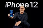 Apple anuncia sucessão: Tim Cook deixa CEO após 15 anos, John Ternus assume em 2026