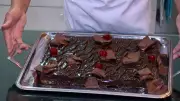 Aprenda a fazer brownie crocante com calda: receita do Clube Rural