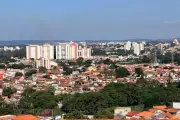 Após 18 anos, 56 famílias da Vila Leila recebem escrituras de imóveis em São José