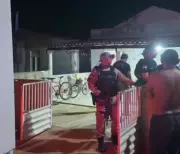 Ataque a tiros em Caraúbas deixa suspeito morto e casal ferido após invasão de residência