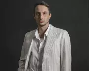 Ator de Búzios equilibra cinema e teatro, mantendo viva tradição cultural na Região dos Lagos