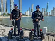 Balneário Camboriú usa óculos com IA, drone e medidor de ruídos na segurança turística