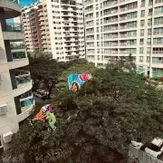 Balão cai em condomínio na Barra Olímpica do Rio e causa tumulto entre baloeiros