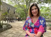 Beth Goulart revela desafio de interpretar Maria na Paixão de Cristo de Nova Jerusalém