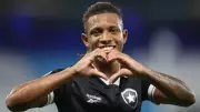 Botafogo vence Racing nos acréscimos e lidera grupo na Sul-Americana