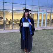 Brasileira de 20 anos conquista prêmio internacional com artigo sobre biologia quântica