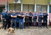 Cachorra Doutora é adotada por policiais e vira símbolo de carinho em delegacia de SP