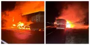 Carreta com carga de açúcar pega fogo na SP-310 em Ibaté, ferindo motorista