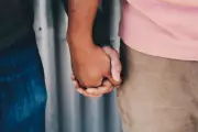 Casal adepto ao cuckold fala sobre prazer de ver parceiro com outra pessoa