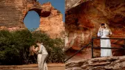 Casal de advogados celebra amor com ensaio pré-nupcial no Parque Nacional Serra da Capivara