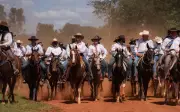 Cavalgada de Gusttavo Lima reúne 550 animais e celebridades em Goiás