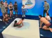 Celso Portiolli recria 'Banheira do Gugu' em versão 'recatada' no SBT