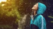 Chuva desencadeia emoções de felicidade e oferece benefícios surpreendentes para saúde mental