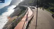 Ciclovia Tim Maia é interditada no Rio após ondas de 2 metros de altura
