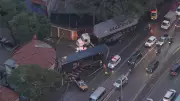 Colisão entre carretas interdita parcialmente a Av. Salim Farah Maluf