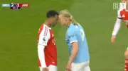 Confronto Haaland e Gabriel gera confusão na Premier League; árbitro não expulsa zagueiro