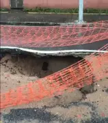 Cratera interdita Avenida Romualdo Galvão em Natal durante chuva