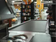 Crianças de 7 e 13 anos são levadas à delegacia após furto de chocolate em supermercado no Acre