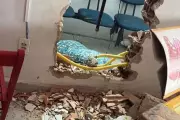 Criminosos invadem lotérica após arrombar parede de lanchonete em Iguape, SP