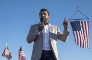 Diretor do FBI Kash Patel nega acusações de embriaguez e processa revista The Atlantic