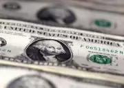 Dólar cai e inflação preocupa com tensões no Oriente Médio e dados do Brasil