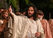Dudu Azevedo interpreta Jesus na Paixão de Cristo de Nova Jerusalém e fala sobre humanização