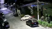 Dupla invade oficina de carros antigos em SP e usa veículo de luxo no furto