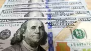 Entenda os fatores que fazem o preço do dólar subir ou cair