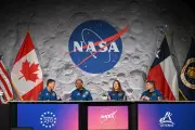 Estação Espacial capta reentrada da cápsula Orion da Artemis II na atmosfera terrestre