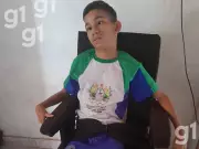 Estudante com paralisia infantil fica dois meses sem aula por falta de mediador no AC