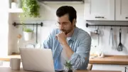 Estudo revela que emojis impactam percepção profissional em ambientes corporativos