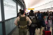 EUA enviam 15 imigrantes peruanos e equatorianos para Congo em acordo polêmico
