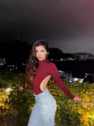 Ex-candidata ao Miss Cosmo Bahia morre após cair de apartamento no Rio; namorado preso